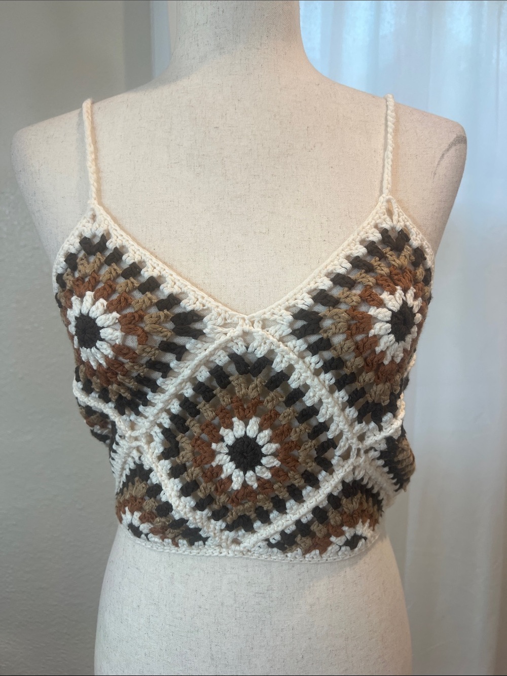 Kourt Crochet V-Neck Crop Top in Cream, Brown & Black. Size S.